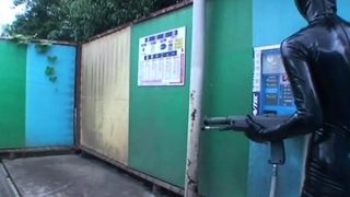 Close up Outdoor bdsm dorm handjob